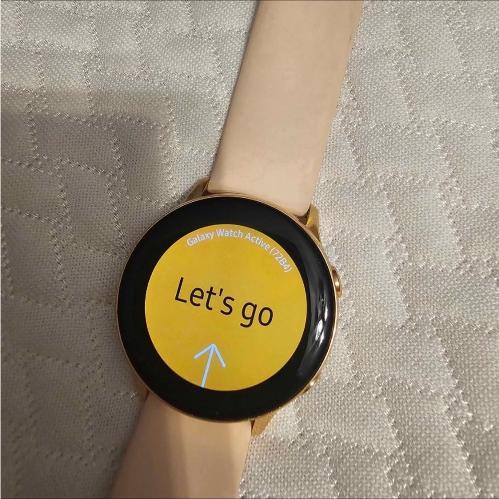 Samsung Smartwatch - Gold and Black